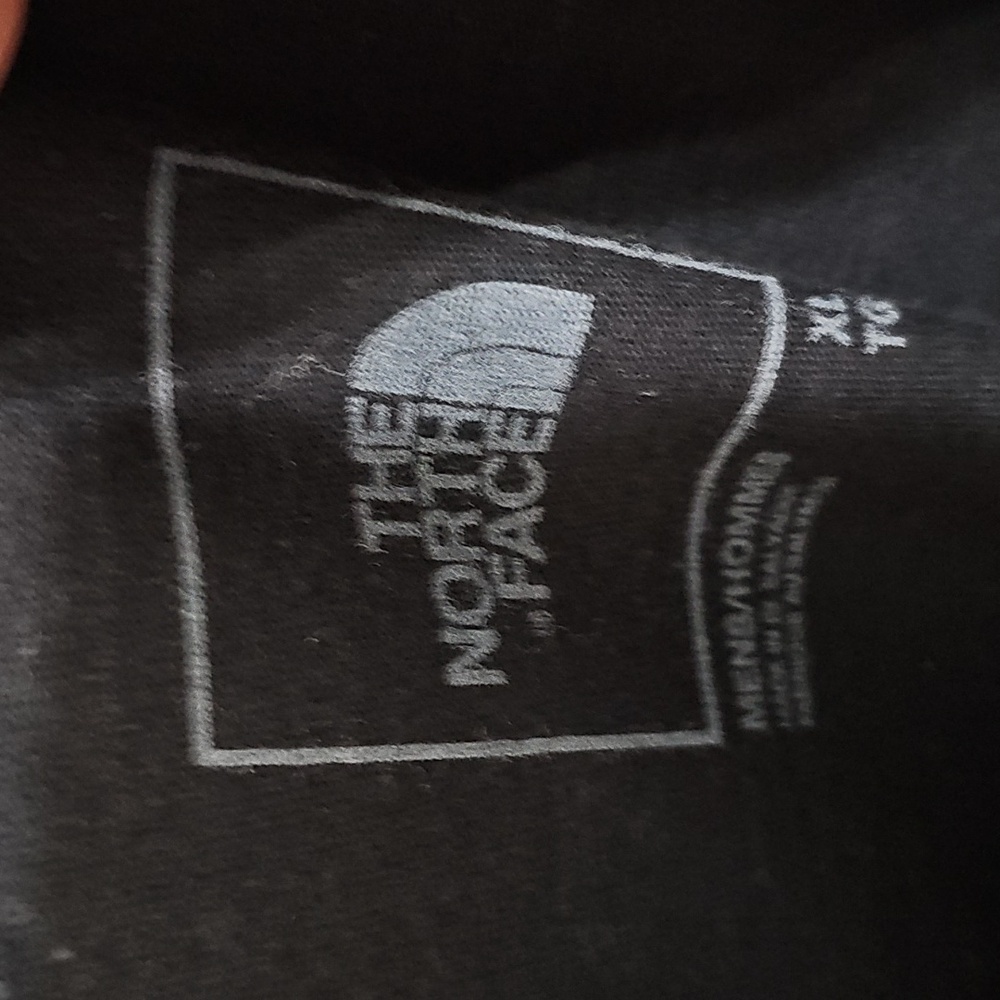 The North Face Optical Illusion Logo Shirt - Picture 6 of 8